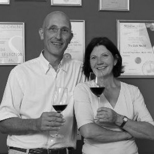 files/images/winemakers/south_africa/ingrid-luca-bein/Ingrid_and_Luca_Bein_SQ.jpg